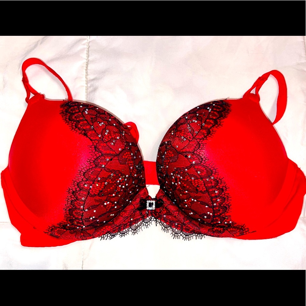 Victoria’s Secret’s Miraculous Plunge Push Up